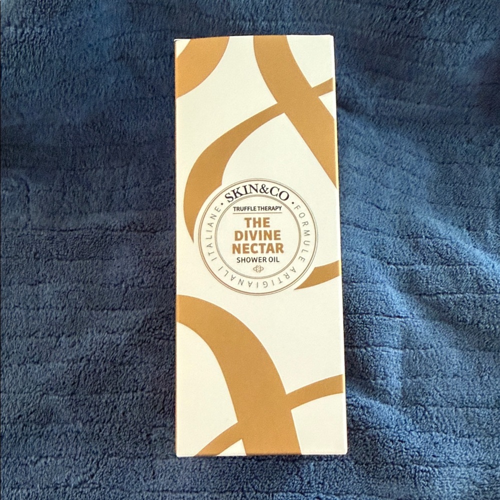 Truffle Therapy Divine Nectar Shower Oil - Gold & White